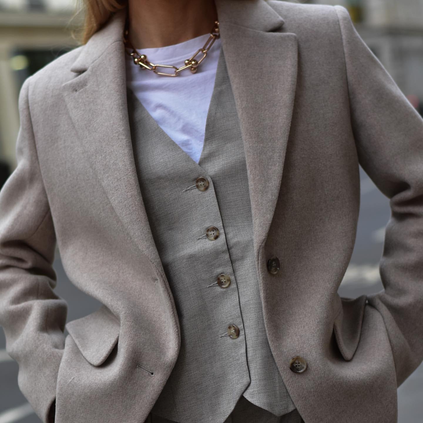 ARC NECKLACE