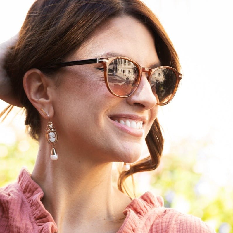 BOUCLE D'OREILLE CAMEE LOUVRE - MY LITTLE VENDOME